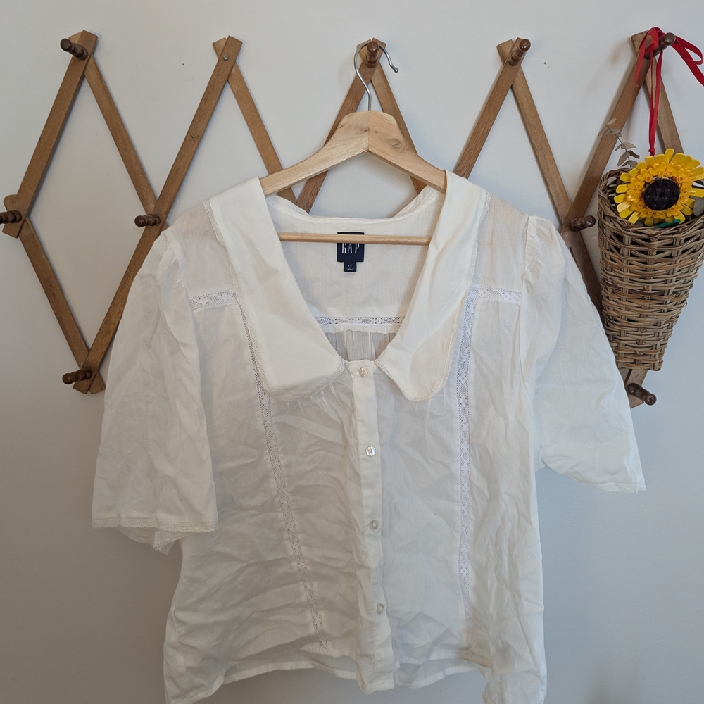 GAP White Short Sleeve Button Front Blouse with Peter Pan Collar